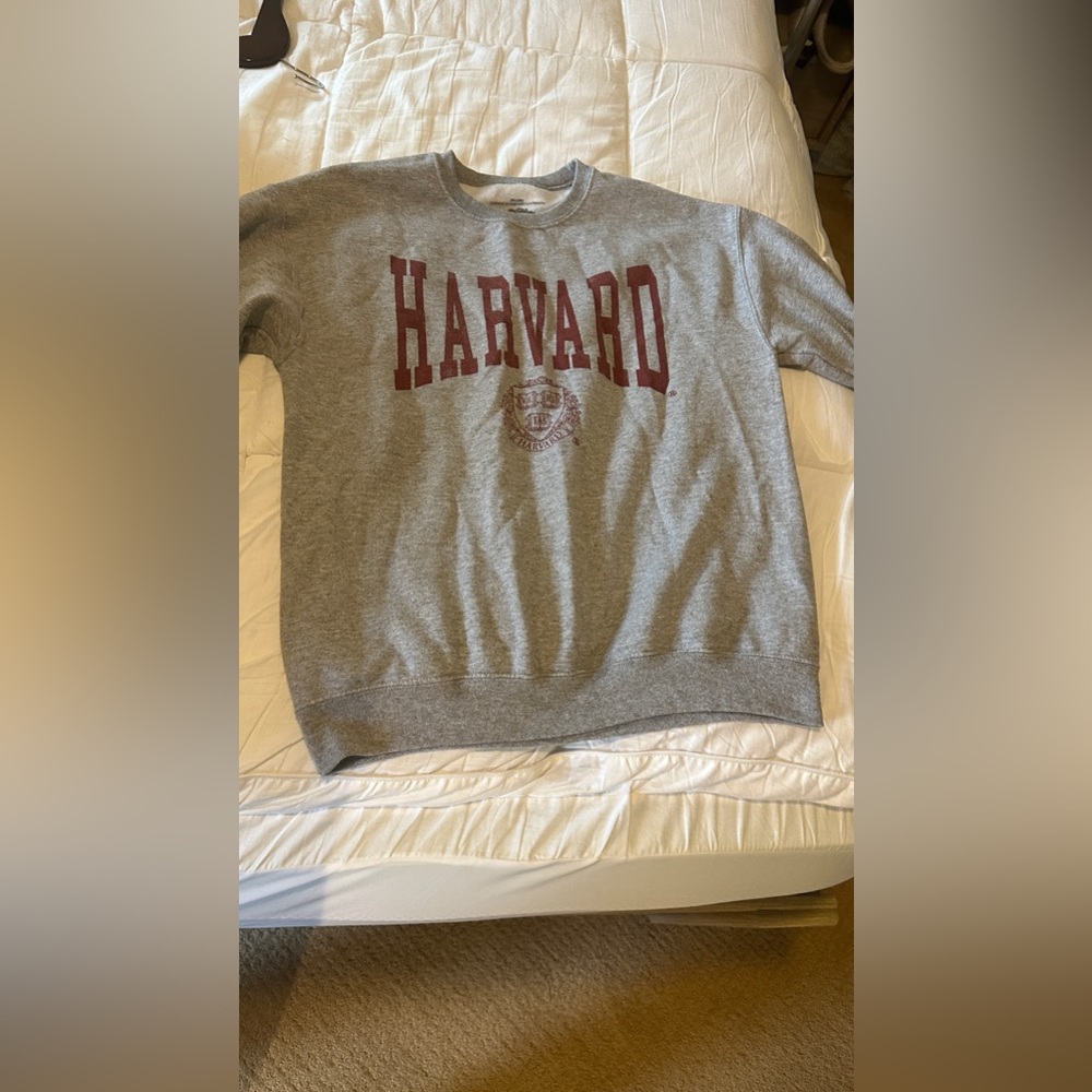 Super comfortable and cute Harvard sweatshirt!!